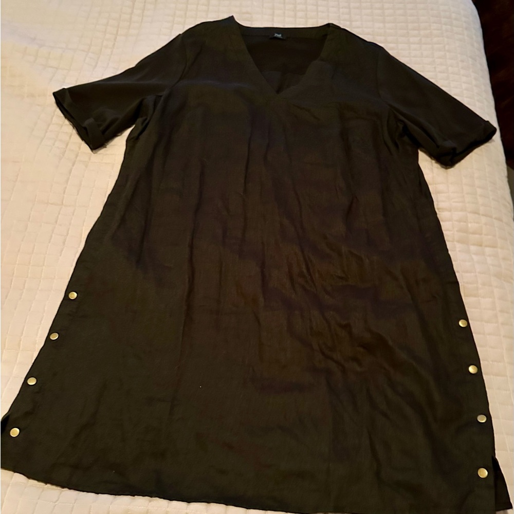 Elegant Black V-Neck Linen Dress